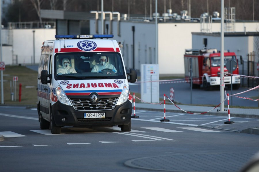 Dramatyczne chwile w szpitalu w Nowym Mieście nad Pilicą. Brakuje personelu medycznego po tym, jak 12 członków zakaziło się koronawirusem.