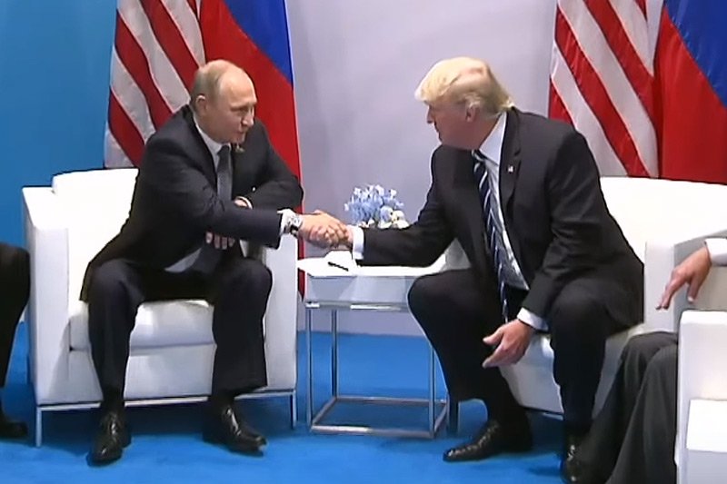 Prezydent USA Donald Trump był niezwykle serdeczny dla prezydenta Rosji Władimira Putina.