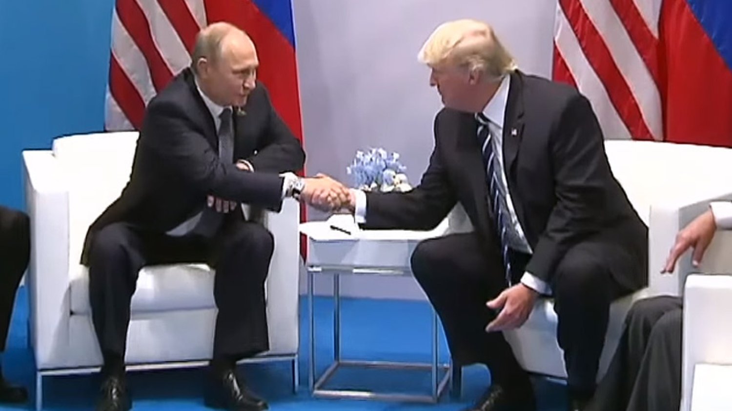Prezydent USA Donald Trump był niezwykle serdeczny dla prezydenta Rosji Władimira Putina.