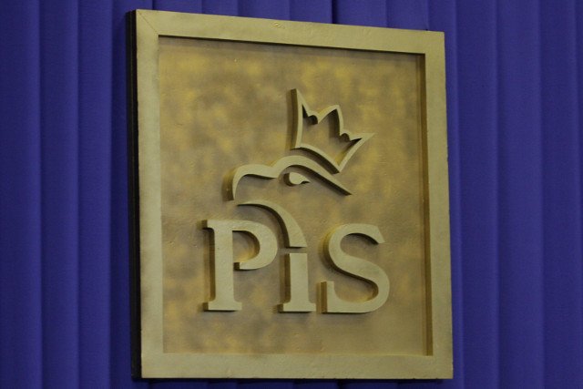 Odnosząc się do słów premier Kopacz, członek Zarządu Powiatu Tczewskiego Zenon Żynda (PiS) napisał, że "po wyborach w październiku, będą mieli do gadania tyle co żyd w gettcie"