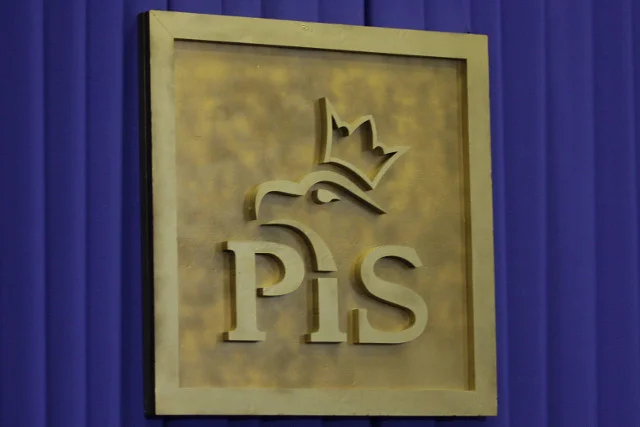 Odnosząc się do słów premier Kopacz,  członek Zarządu Powiatu Tczewskiego Zenon Żynda (PiS) napisał, że "po wyborach w październiku, będą mieli do gadania tyle co żyd w gettcie"
