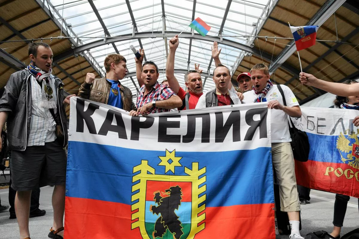 Rosyjscy kibice na Dworcu Głównym we Wrocławiu przed meczem Rosja – Czechy.
