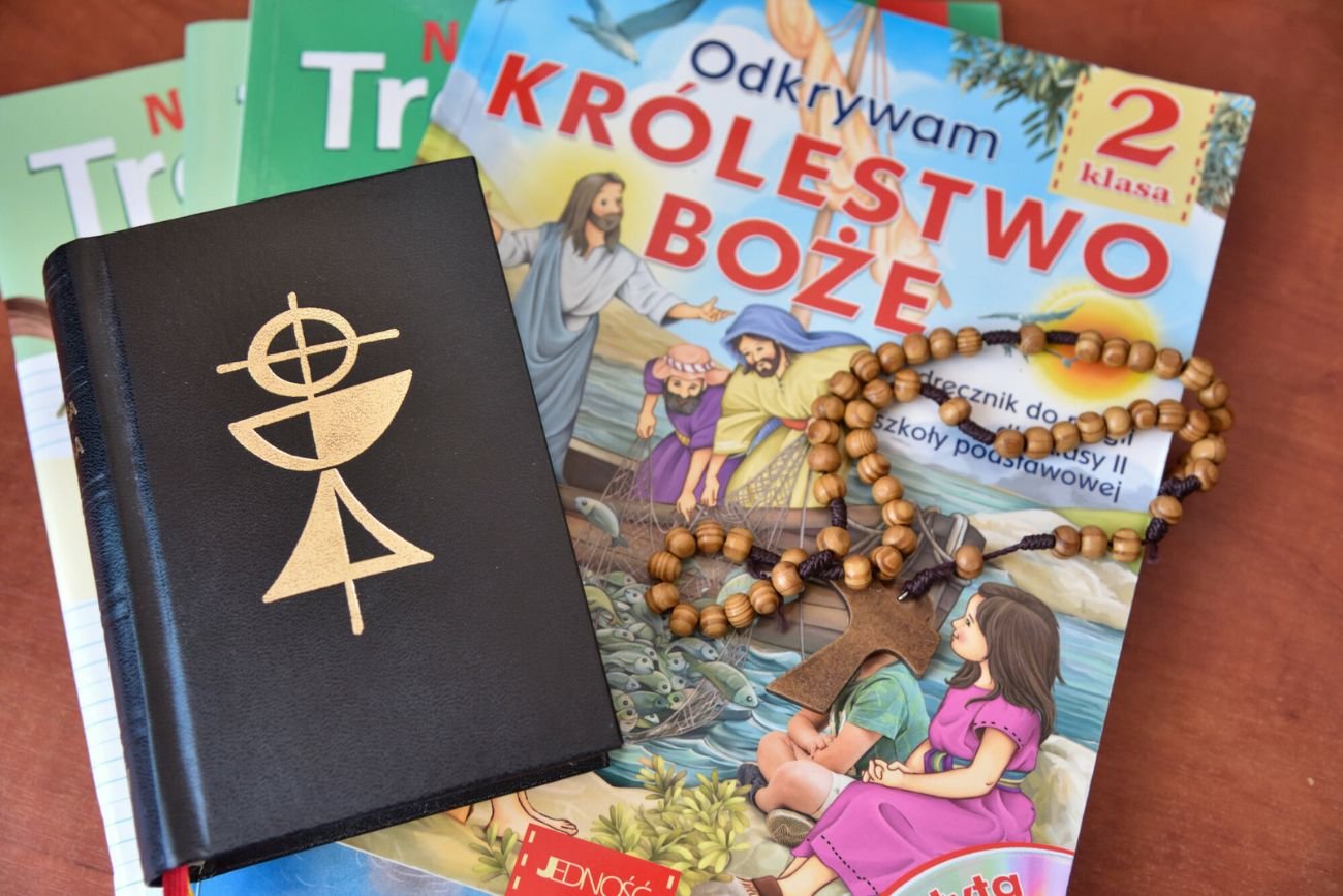 Religia w szkołach powinna być obowiązkowa. Ale jej formę trzeba całkowicie zmienić