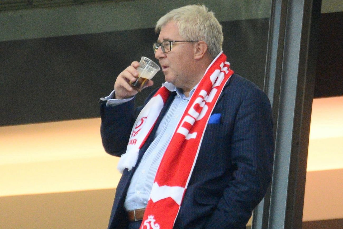 Ryszard Czarnecki schylał się po każde pieniądze, jakie pojawiły się na jego drodze.