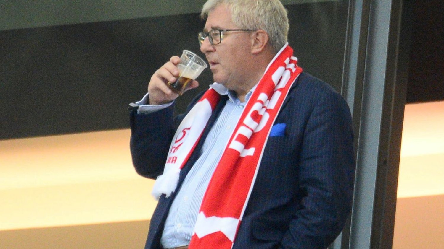 Ryszard Czarnecki schylał się po każde pieniądze, jakie pojawiły się na jego drodze.