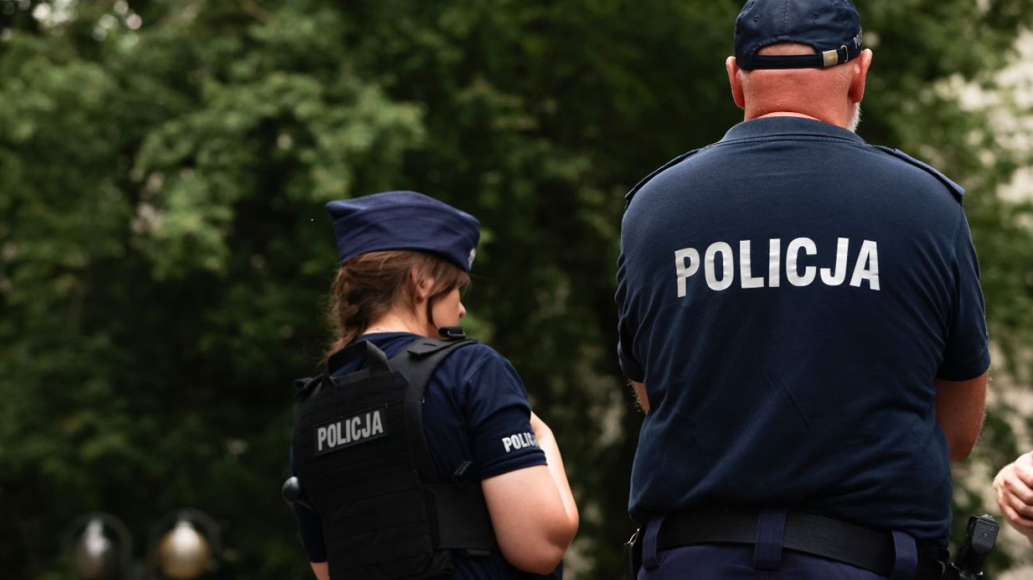 Niecodzienny incydent w Lubinie. Dwóch nagich cudzoziemców biegało po ulicy. Szokujące zdarzenie w Lubinie. Nadzy Etiopczycy biegali po ulicach miasta.