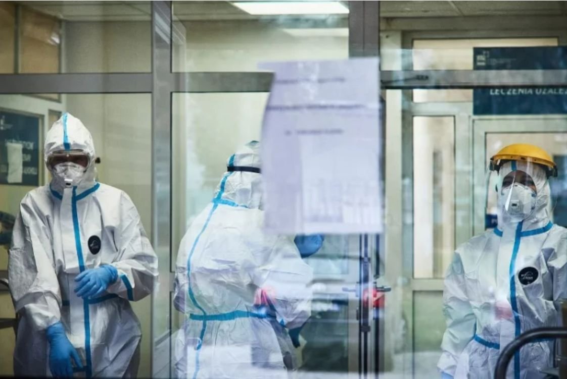 Szef doradzającej francuskiemu rządowi Rady Naukowej profesor Jean-Francois Delfraissy nie ma wątpliwości - w lecie nie powinniśmy zmagać się z wysoką liczbą zakażeń COVID-19.