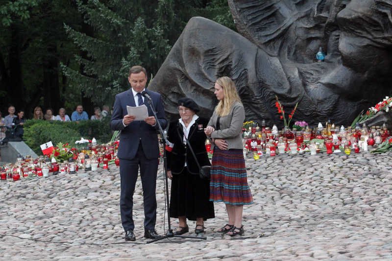 Andrzej Duda szarmancko zachował się wobec uczestniczki Powstania Warszawskiego. Ale to wciąż nie oznacza, że jest dobrym politykiem.