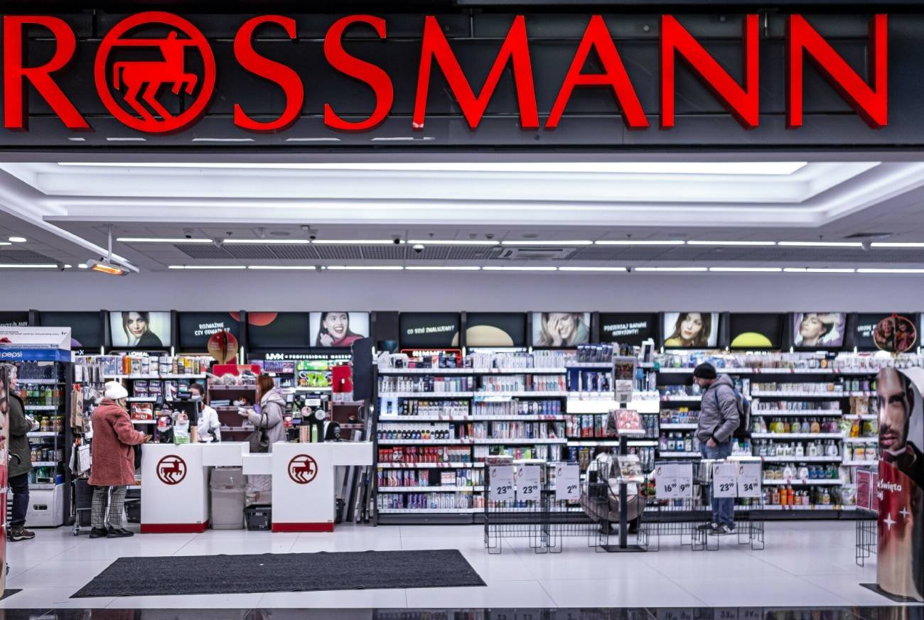 Rossmann – promocja na słynne kobiece perfumy.  Znacie je dobrze