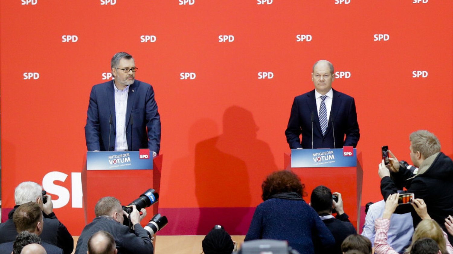 Pełnomocnik rządu Olafa Scholza ds. polsko-niemieckich Dietmar Nietan ujawnia, że w Berlinie mają już dość propagandy PiS. Pełnomocnik rządu Olafa Scholza ds. polsko-niemieckich Dietmar Nietan (po lewej).