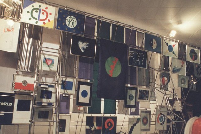 Flagi z wystawy "Flaga dla Ziemi.