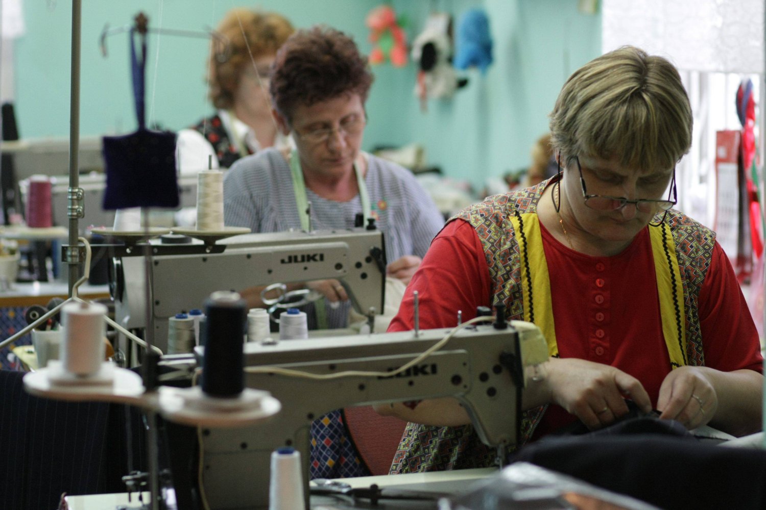 Polskie szwaczki pracują tak, jak pracownicy z trzeciego świata? Zdjęcie jest tylko ilustracją do tekstu.