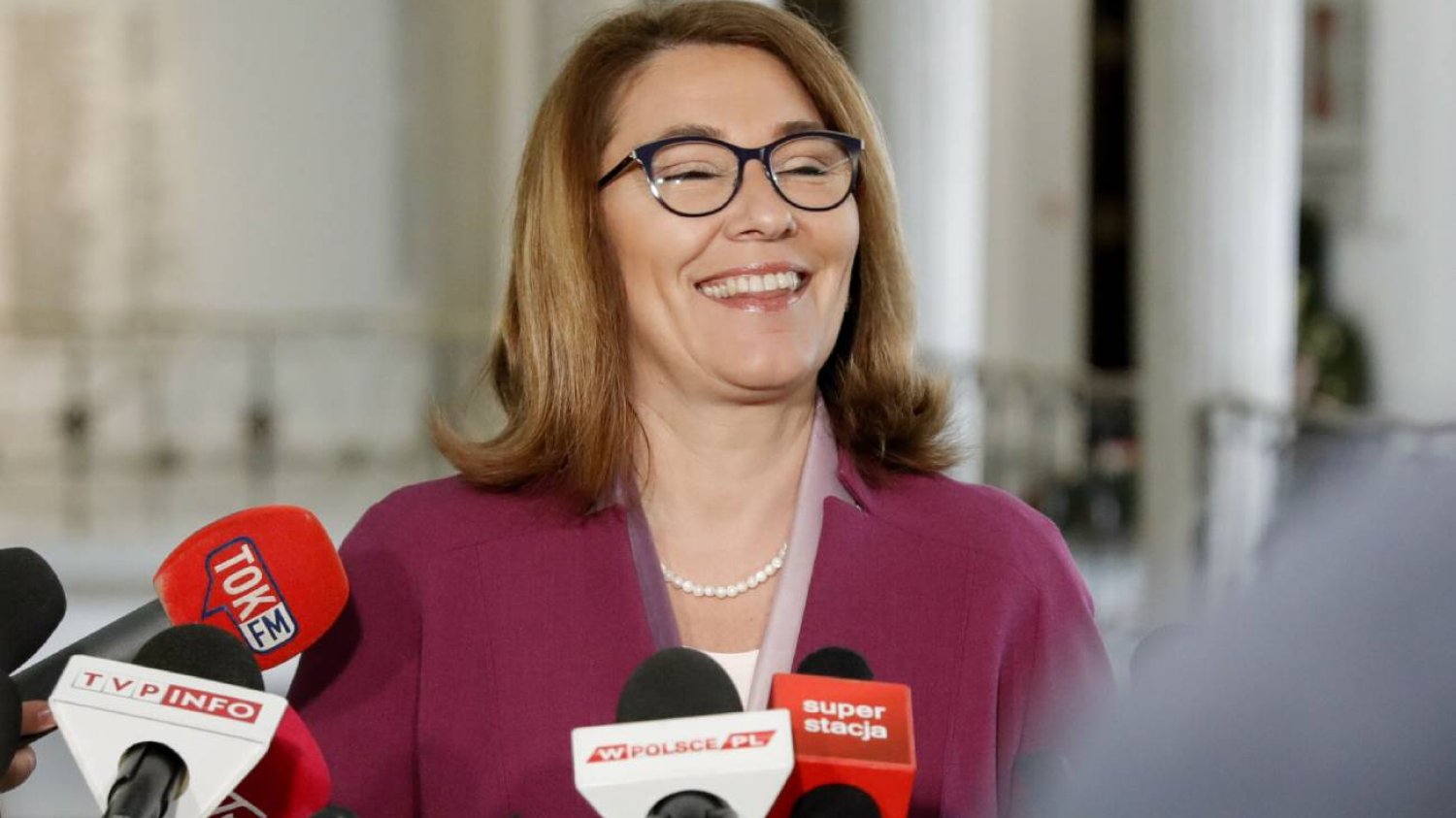 Nowa praca Beaty Mazurek. Niezatapialni spadochroniarze z PiS [OPINIA]