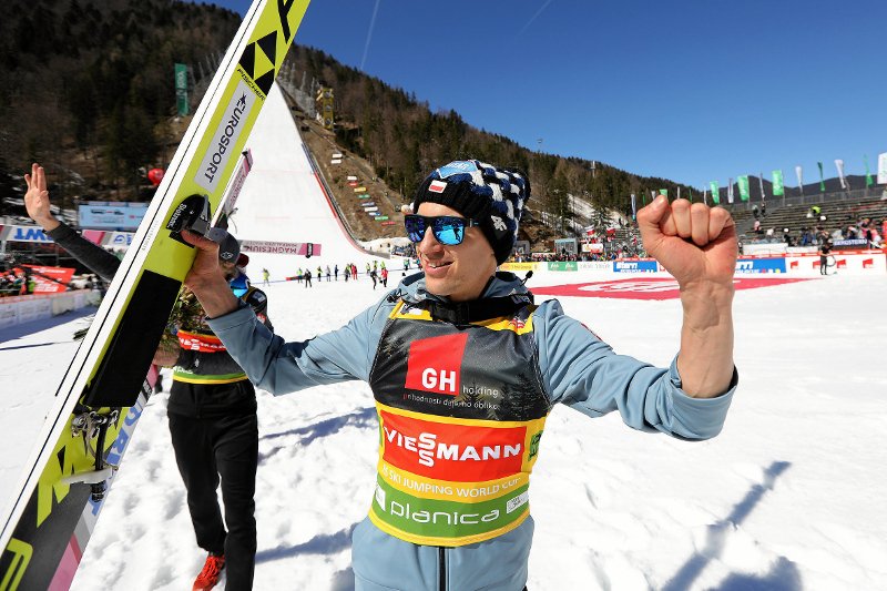 Drużynowo to był historyczny sezon dla polskich skoczków.