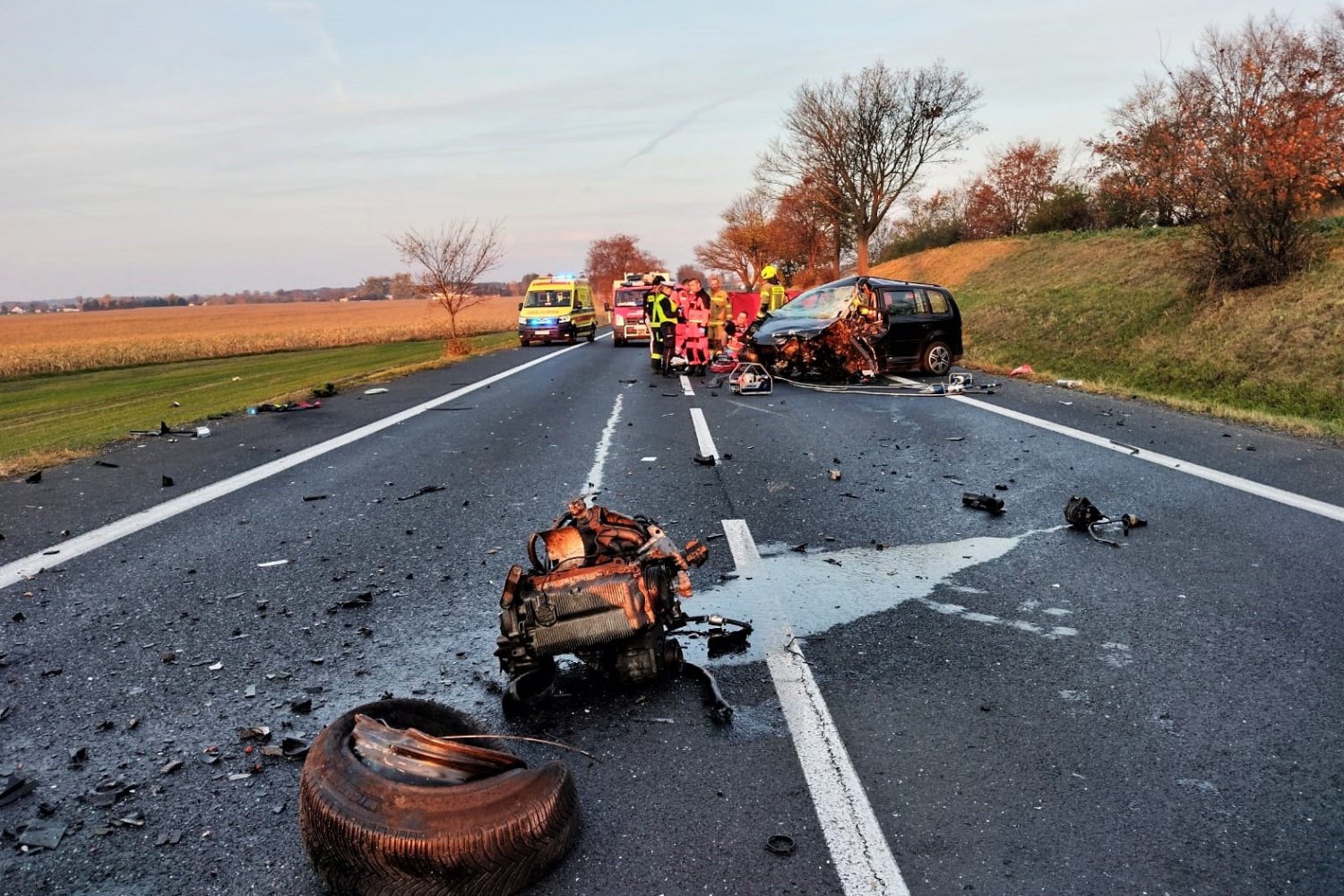 W wypadku na drodze krajowej nr 92 w Podrzewiu zginęły dwie osoby. Jak podkreśla policja w Szamotułach, zdjęcia z wypadku zamieściła "ku przestrodze".