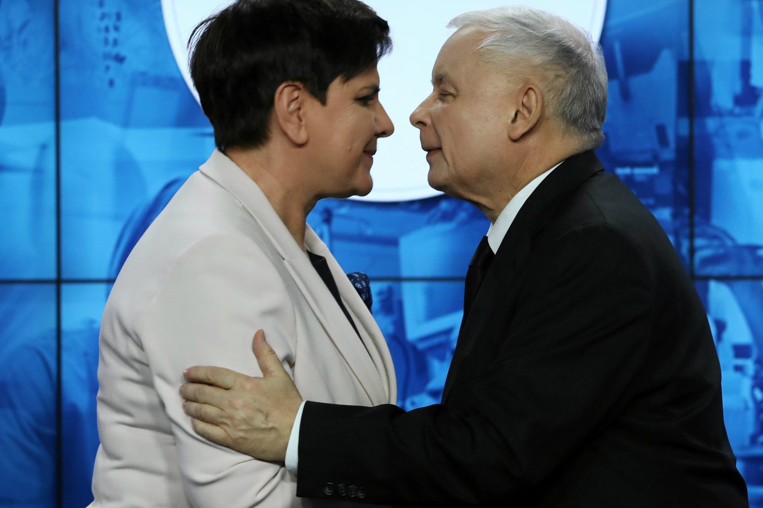 Beata Szydło i Jarosław Kaczyński nie będą przesłuchiwani ws. blokowania samochodów na Wawel.