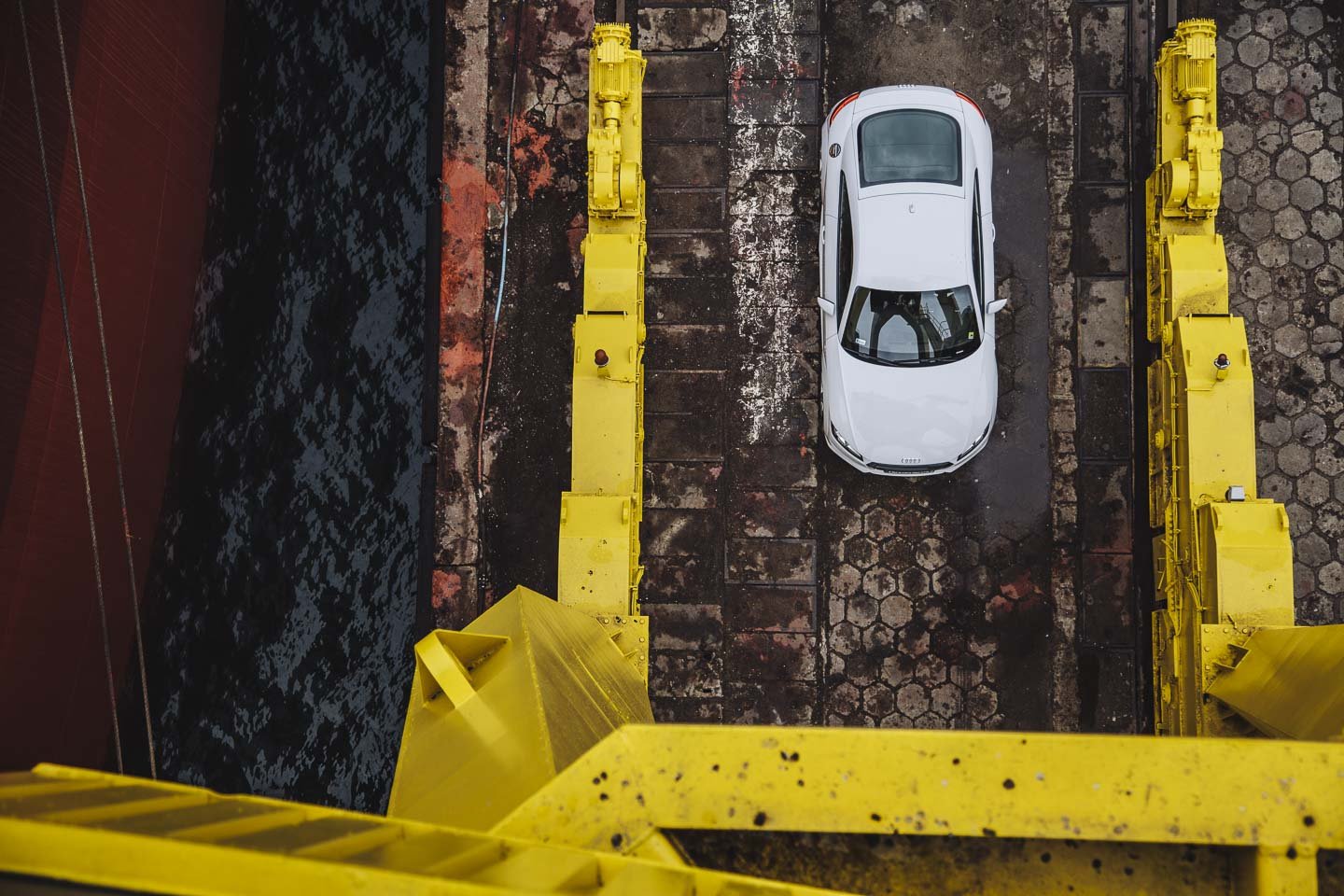 Audi TT w gdańskiej Stoczni Remontowej.