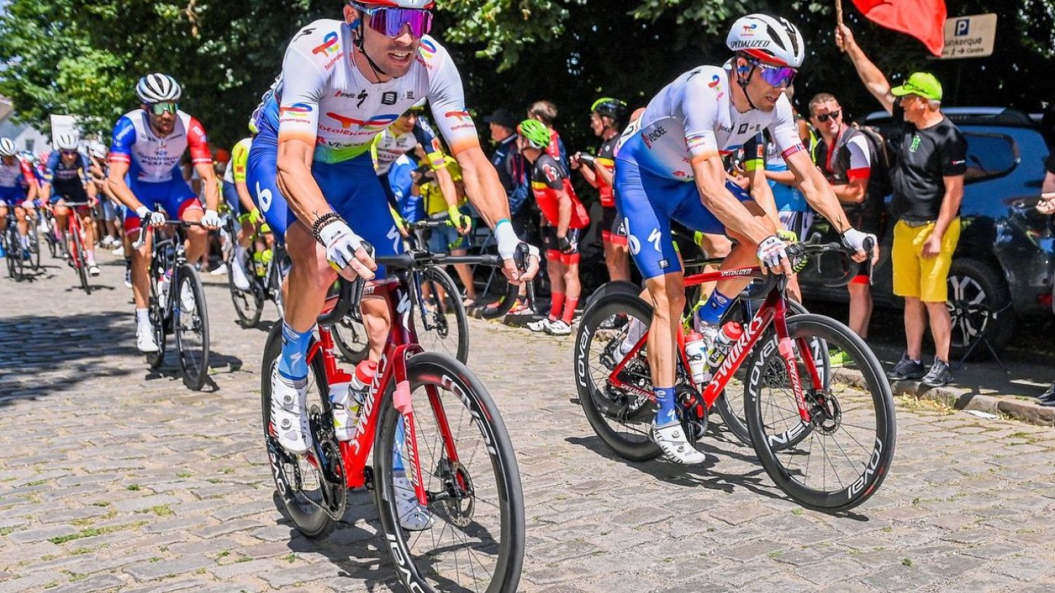 Fatalny wypadek na trasie Tour de France, Daniel Oss uszkodził kręgosłup przez kibica
