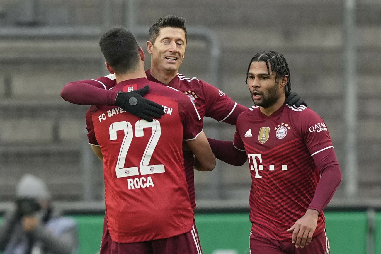 Robert Lewandowski w starciu z FC Koeln ustrzelił hat-tricka. Polak ma już 300 goli w niemieckiej Bundeslidze.