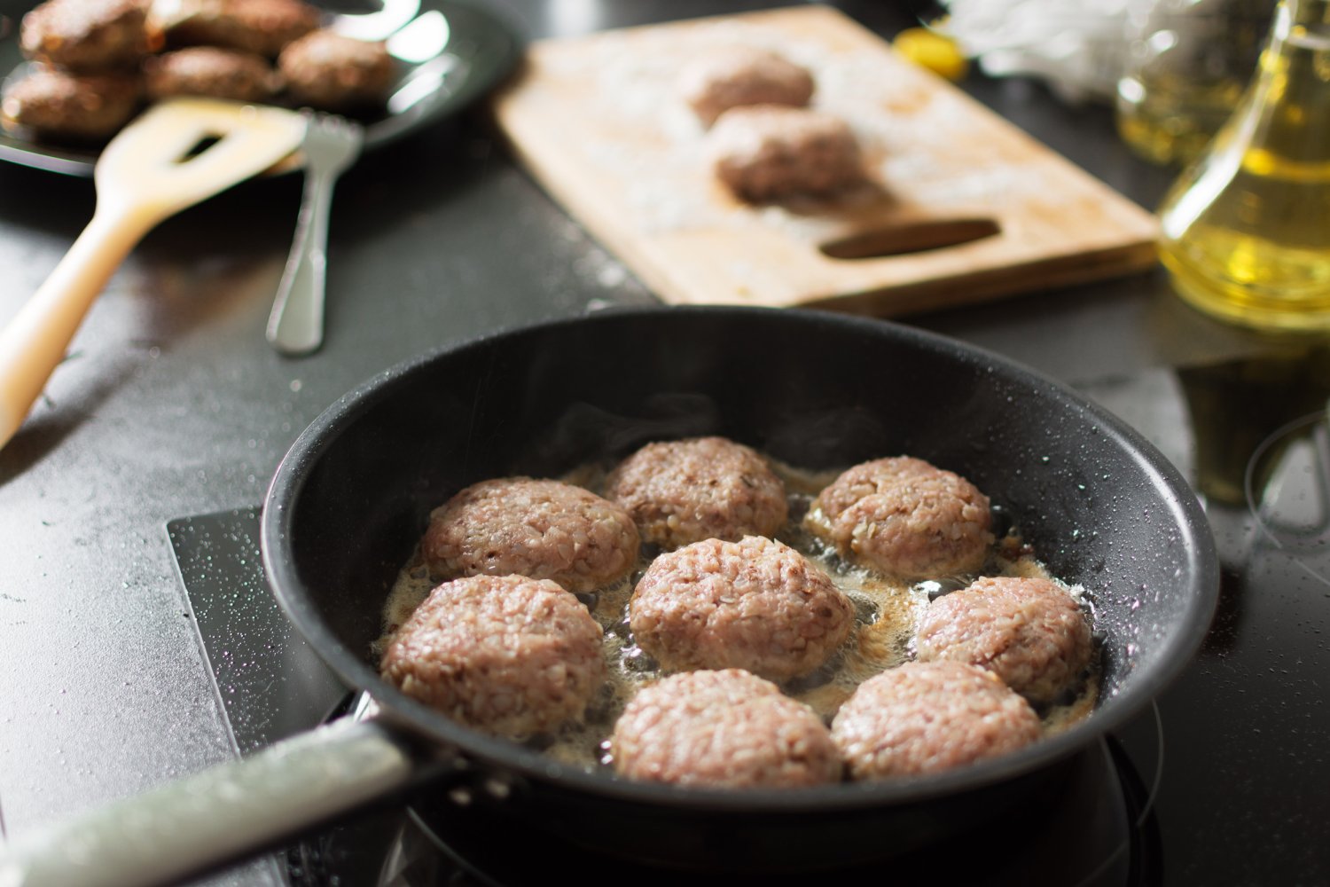 Jak nie smażyć mielonych i schabowych? Oto największe błędy.