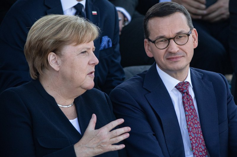 Rząd Angeli Merkel zupełnie inaczej podchodzi do epidemii koronawirusa niż Mateusz Morawiecki i PiS.