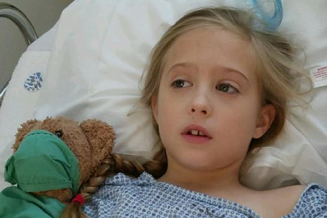 8-latka choruje na rzadko spotykaną odmianę raka piersi