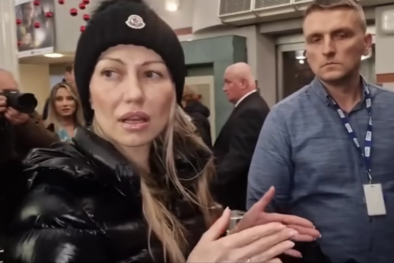 Ogórek usiłowała wejść do siedziby TVP Info. Doszło do ostrej wymiany zdań z ochroną