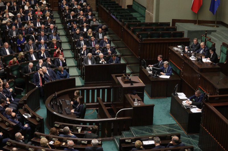 Start Sejmu IX kadencji znów rozpoczynają nocne głosowania.