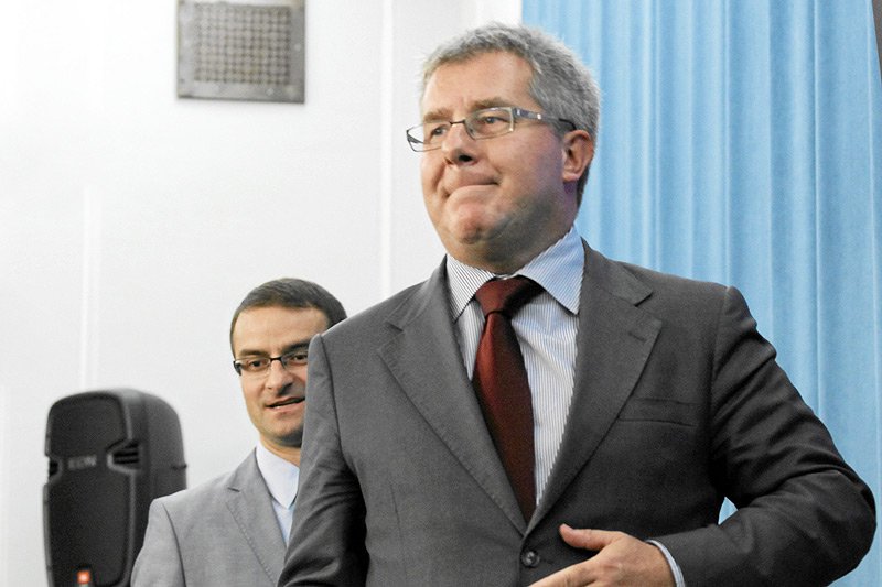 "Newsweek" wziął pod lupę aktywność europosłów PiS z mijającej powoli kadencji PE.