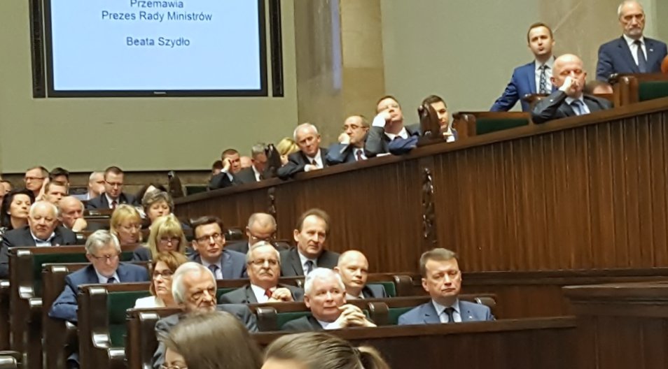 Krzyki premier B. Szydło wprawiły w osłupienie nawet jej partyjnych kolegów.