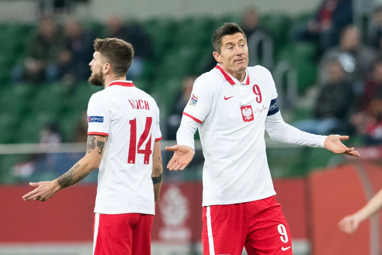 Sytuacja związana z wyborem nowego selekcjonera reprezentacji Polski coraz bardziej niepokoi kadrowiczów.