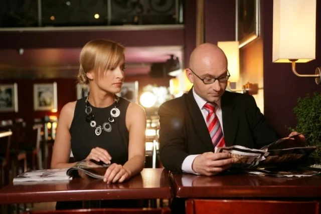 Katarzyna Kozłowska oraz Andrzej Brzuszkiewicz prowadzili w 2008 roku program "Czerwony Dywanik" na antenie Tvn24.