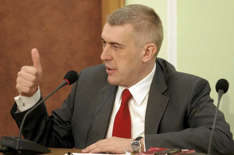 Roman Giertych nazywa Ruch Narodowy chłopcami, którzy kompromitują przedwojenną ideę.