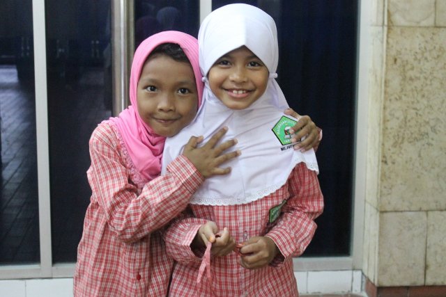 Dziewczynki spotkane w meczecie.