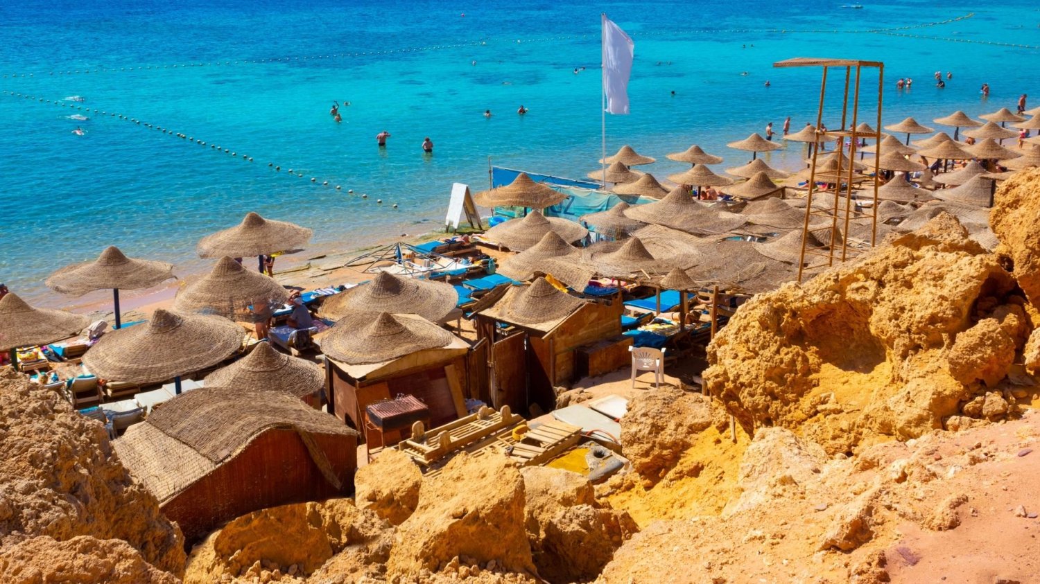 Ludzie na plaży w Egipcie Plaża w Egipcie