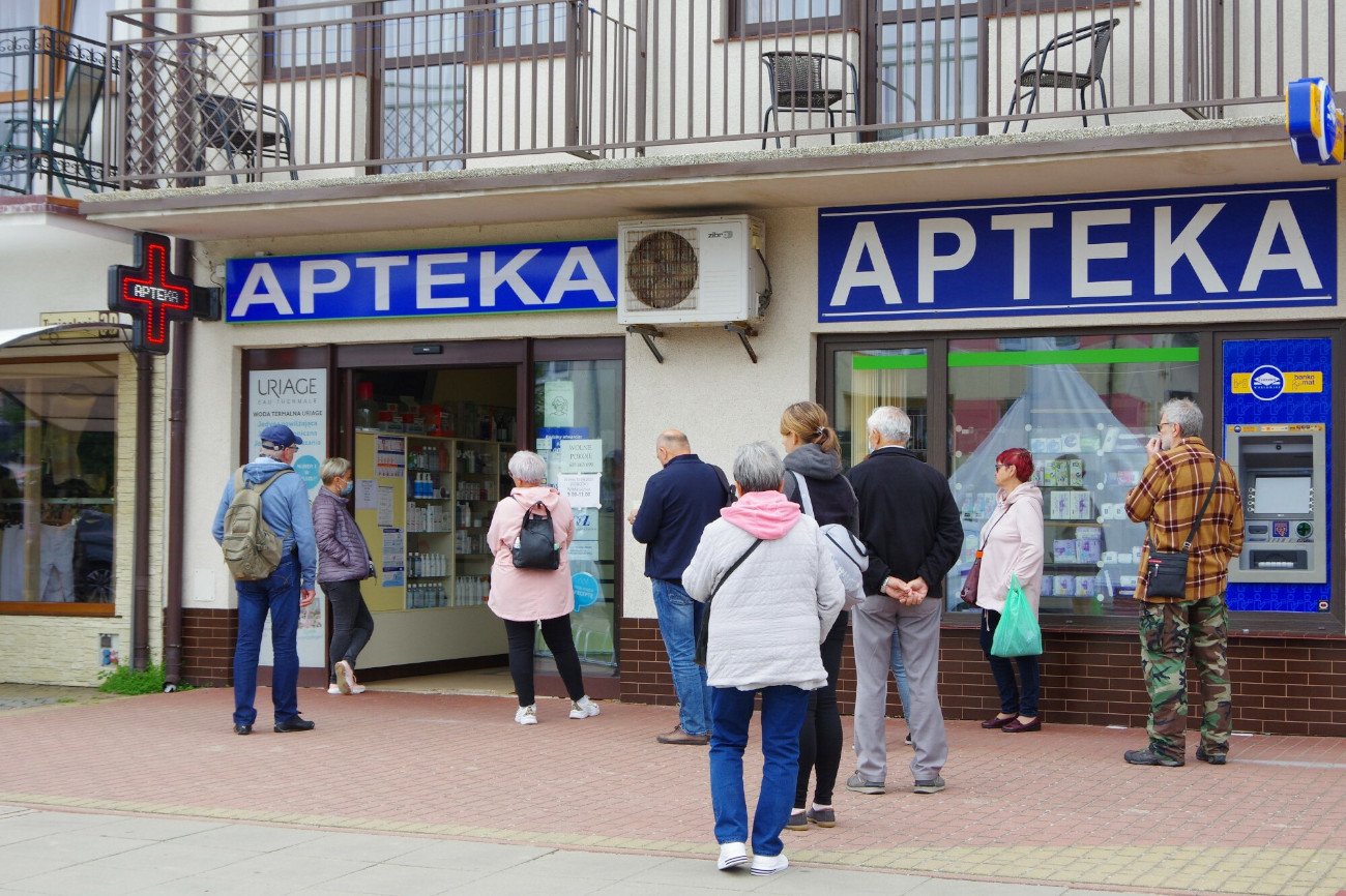 W ciągu dwóch dni Polacy kupili w aptekach ponad 4 mln opakowań popularnych leków przeciwbólowych, przeciwgorączkowych i środków opatrunkowych.