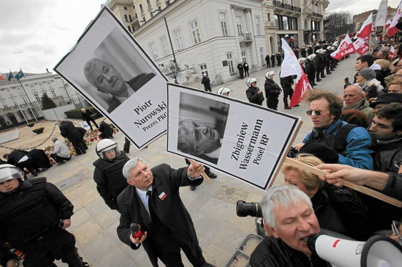 Demonstracja na Krakowskim Przedmieściu