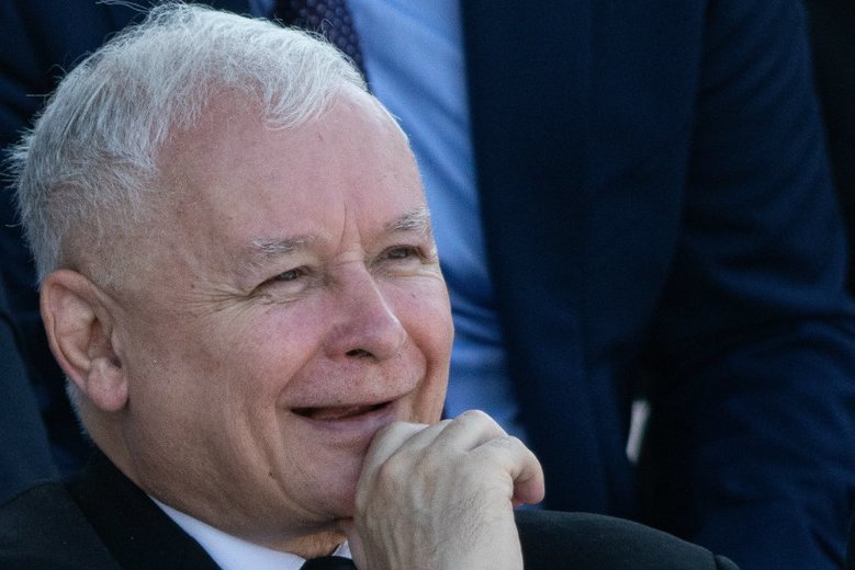 Jarosław Kaczyński na ostatniej prostej przed wyborami ma powody do zadowolenia.