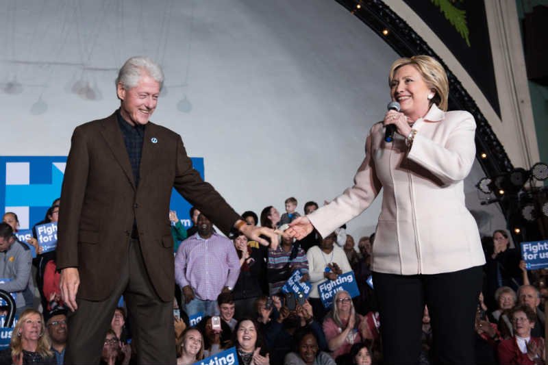 Hillary Clinton wierzy w UFO? Zapowiedziała publikację tajnych dokumentów.