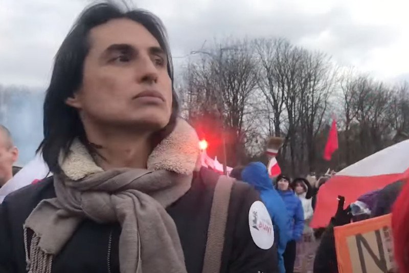 Ivan Komarenko stał się jedną z najbardziej rozpoznawalnych twarzy protestów antycovidowych.