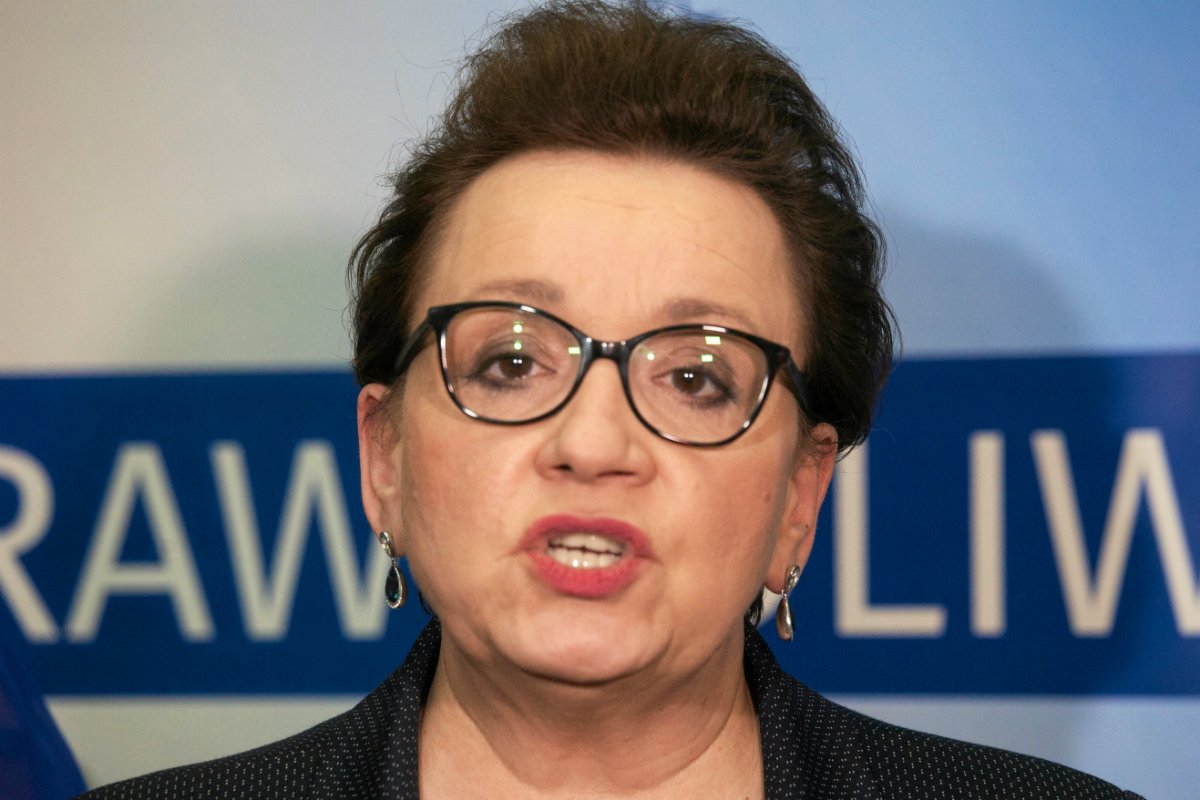 Następca Anny Zalewskiej ma być spoza kręgów rządowych. Takie informacje podaje dziennik "Rzeczpospolita".