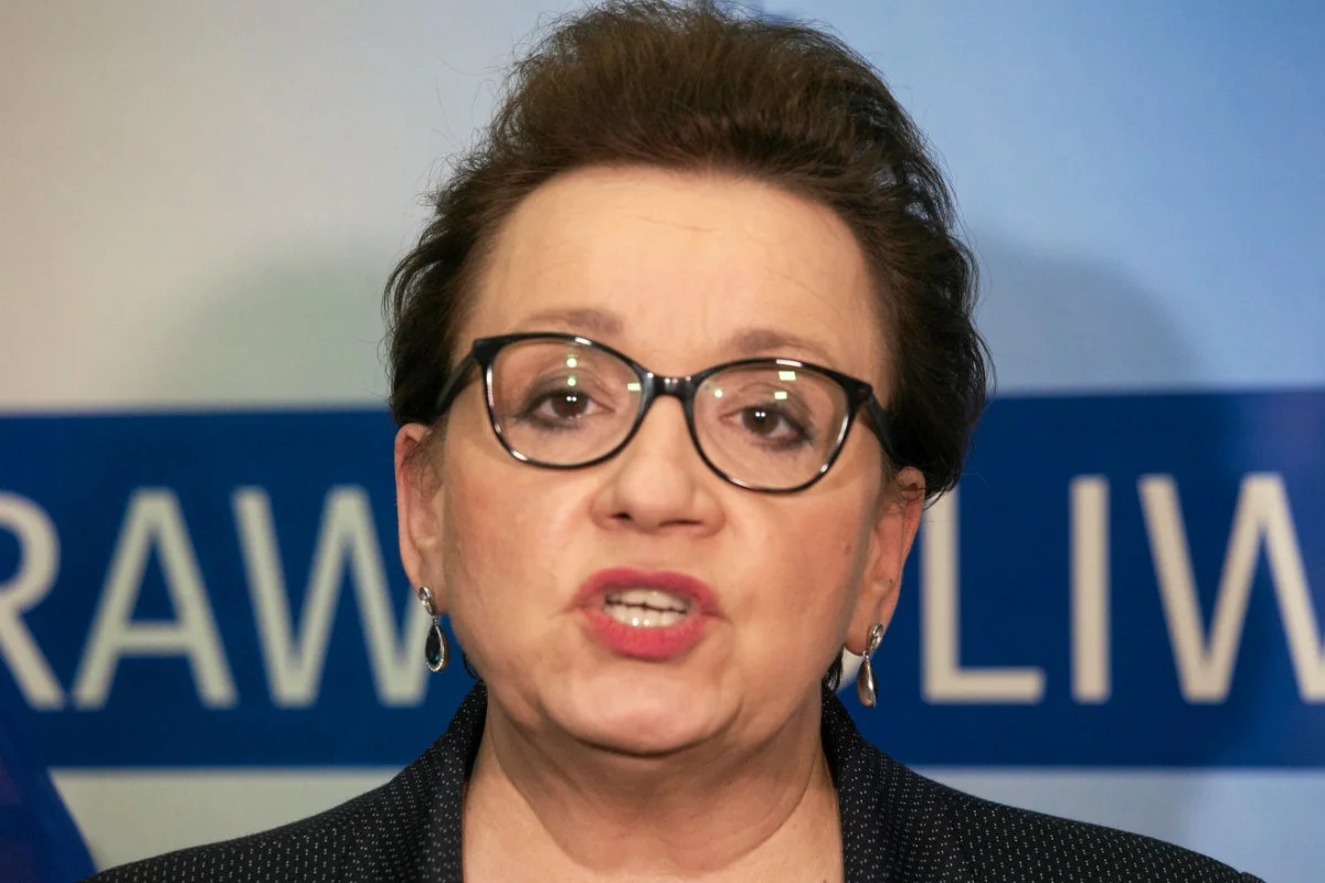 Następca Anny Zalewskiej ma być spoza kręgów rządowych. Takie informacje podaje dziennik "Rzeczpospolita".