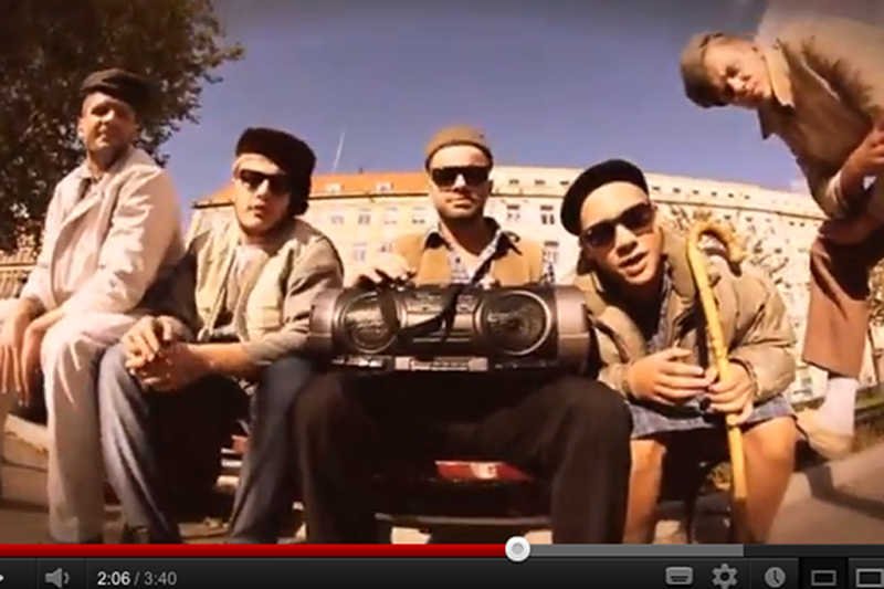 Screen z teledysku "Jarek Polskę zbaw" grupy V-UNIT.