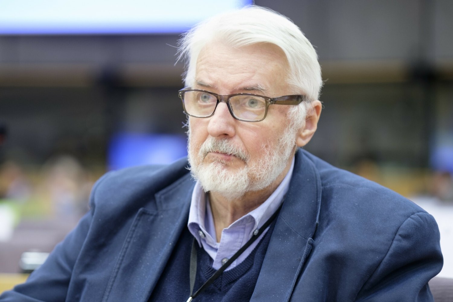 Choroba Waszczykowskiego sprawia, że nie może chodzić. W PE jeździ skuterem.