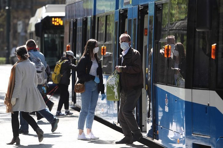 Obowiązek noszenia maseczek wciąż obowiązuje