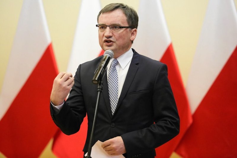 Zbigniew Ziobro skrytykował działania Komisji Europejskiej ws. postępowania przed TSUE.