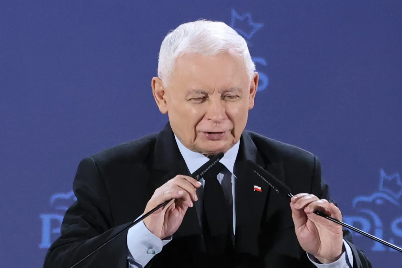 Kaczyński na konferencji opowiedział żart o Tusku. Nikt się nie zaśmiał Kaczyński na konferencji opowiedział żart o Tusku. Na koniec absolutnie nikt się nie zaśmiał