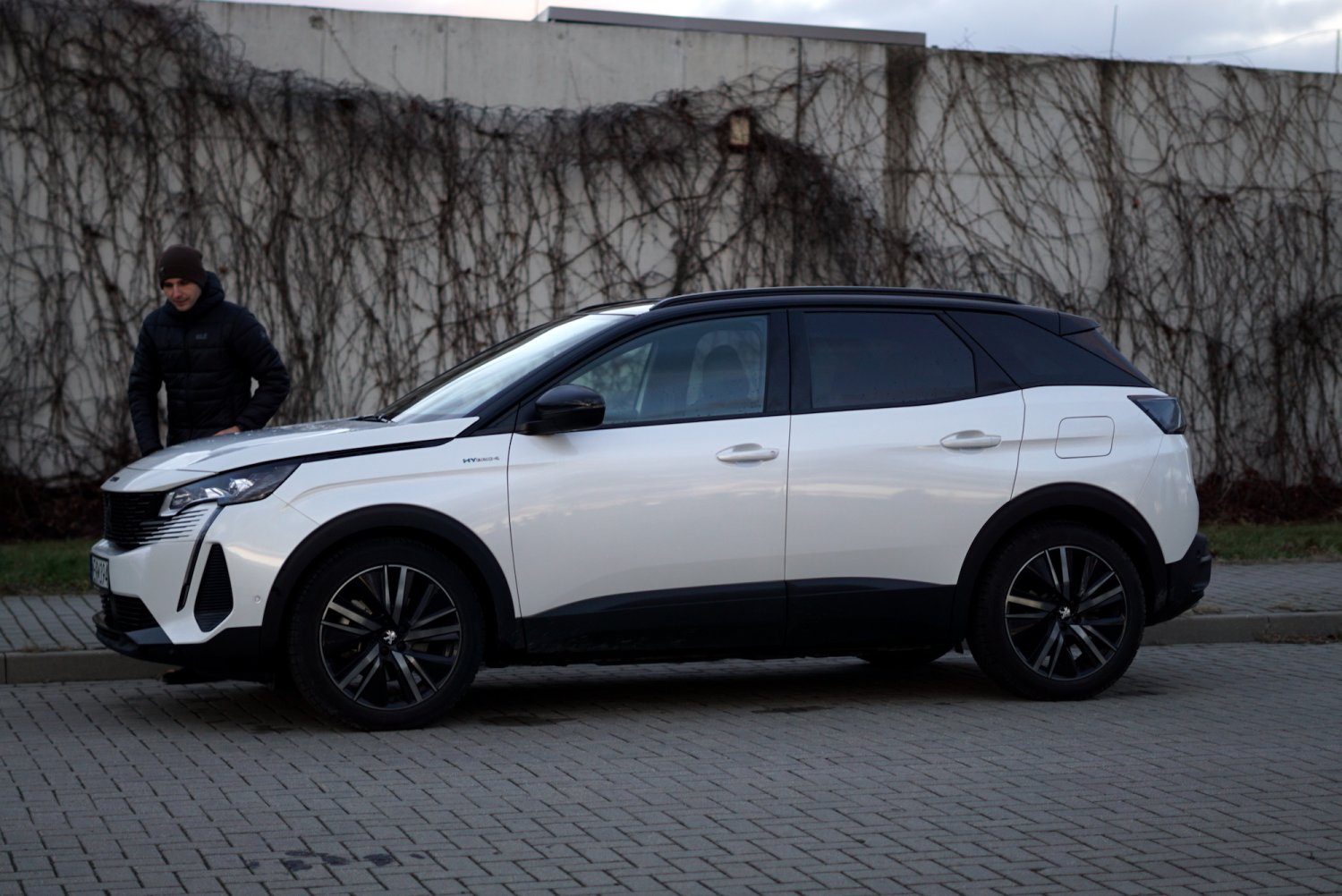 Hybrydowy Peugeot 3008 to wygodny i zwinny SUV, który powstał dla bardzo konkretnego klienta.
