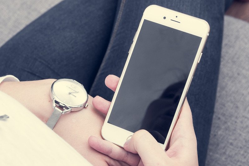 17 dni pracy na nowego iPhone'a 6 – tyle potrzebuje przeciętny warszawiak.