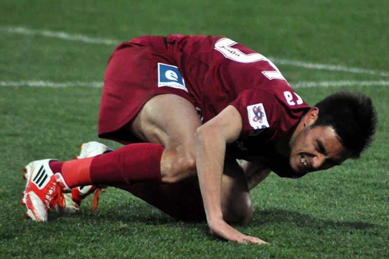 W czasie meczu piłkarskiego walczy się nie tylko ze skrajnym zmęczeniem. Zdarzają się gorsze rzeczy, a nawet ataki serca.